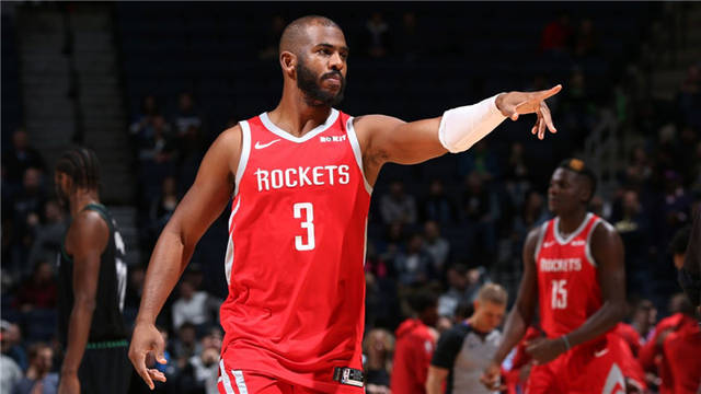 足球场上出 足球场上出